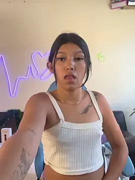 emily rosse04 online show from 12/18/24, 01:02