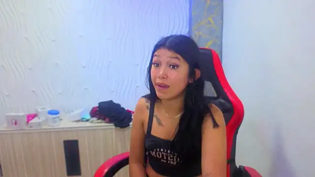 Snapshot of emily_rosse04 chatting on 11/11/25, 01:33 emily rosse04 online show from 11/11/25, 01:33