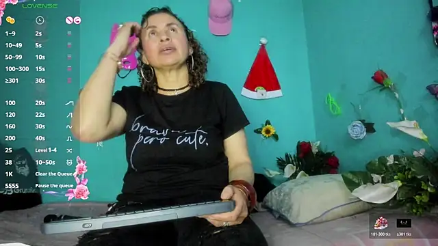 Snapshot of SheraHadee chatting on 12/17/25, 05:02 SheraHadee online show from 12/17/25, 05:02