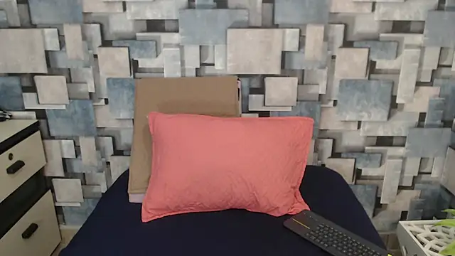 Snapshot of angel_dthroatt chatting on 12/04/25, 12:14 angel dthroatt online show from 12/04/25, 12:14