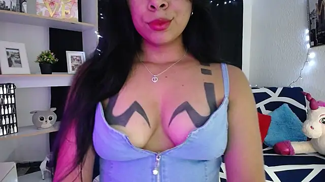 Snapshot of BellaLiz_ chatting on 01/31/25, 01:33 BellaLiz  online show from 01/31/25, 01:33