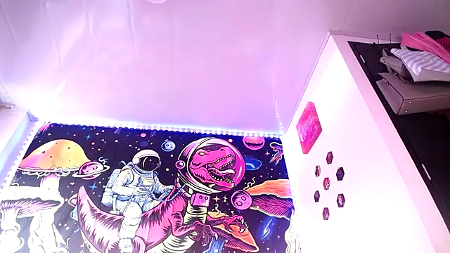 Snapshot of BellaLiz_ chatting on 09/20/25, 02:29 BellaLiz  online show from 09/20/25, 02:29