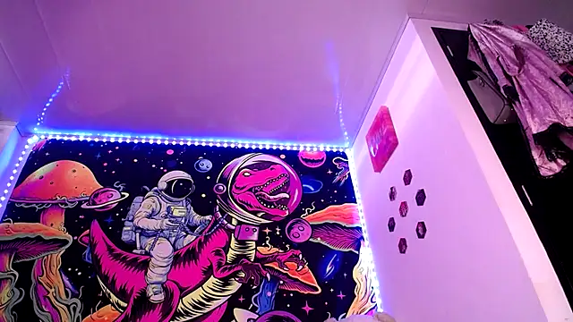 Snapshot of BellaLiz_ chatting on 10/01/25, 02:12 BellaLiz  online show from 10/01/25, 02:12