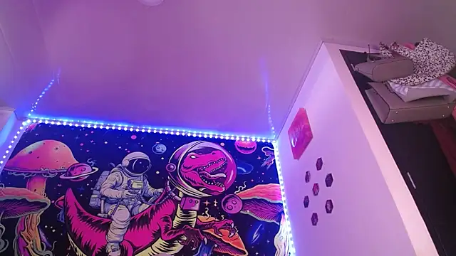 Snapshot of BellaLiz_ chatting on 10/03/25, 08:06 BellaLiz  online show from 10/03/25, 08:06