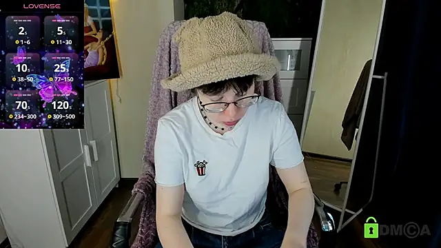 Snapshot of Melissa_Wells chatting on 09/16/25, 05:08 Melissa Wells online show from 09/16/25, 05:08