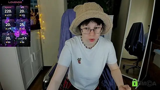 Snapshot of Melissa_Wells chatting on 09/28/25, 03:28 Melissa Wells online show from 09/28/25, 03:28