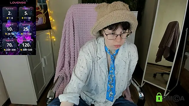 Snapshot of Melissa_Wells chatting on 10/03/25, 09:34 Melissa Wells online show from 10/03/25, 09:34