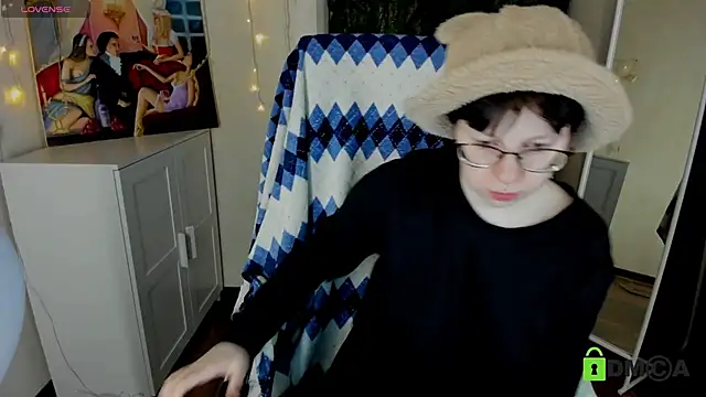 Snapshot of Melissa_Wells chatting on 10/19/25, 03:12 Melissa Wells online show from 10/19/25, 03:12