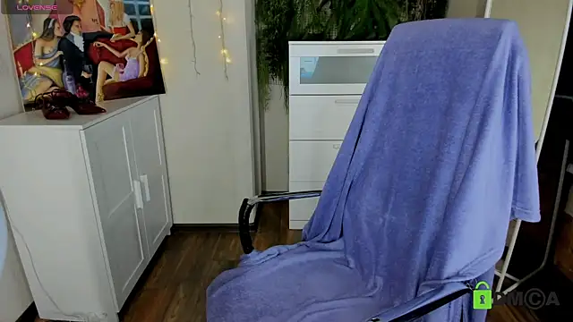 Snapshot of Melissa_Wells chatting on 10/21/25, 09:04 Melissa Wells online show from 10/21/25, 09:04