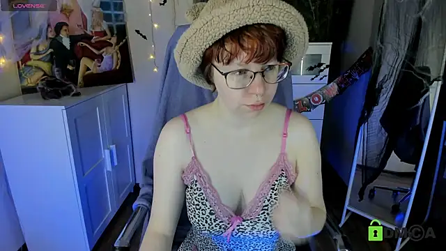 Snapshot of Melissa_Wells chatting on 10/30/25, 04:19 Melissa Wells online show from 10/30/25, 04:19