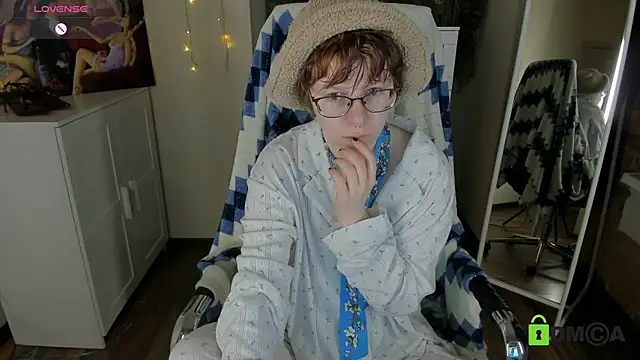 Snapshot of Melissa_Wells chatting on 11/07/25, 09:37 Melissa Wells online show from 11/07/25, 09:37