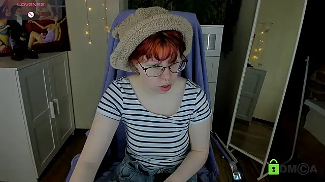 Snapshot of Melissa_Wells chatting on 11/12/25, 03:45 Melissa Wells online show from 11/12/25, 03:45