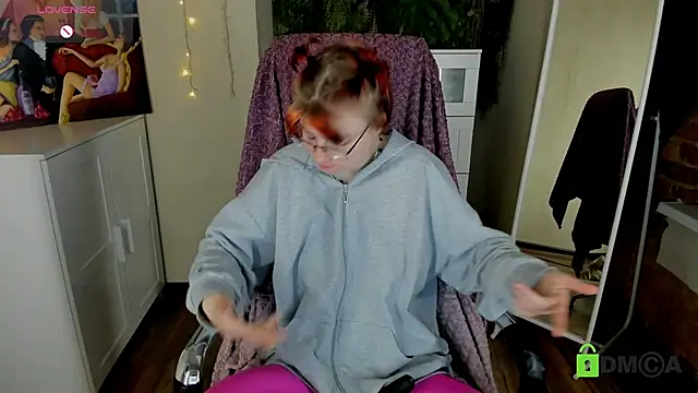 Snapshot of Melissa_Wells chatting on 11/14/25, 03:44 Melissa Wells online show from 11/14/25, 03:44