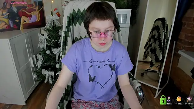 Snapshot of Melissa_Wells chatting on 12/18/25, 08:37 Melissa Wells online show from 12/18/25, 08:37