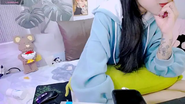 Ly   online show from 02/12/26, 04:29