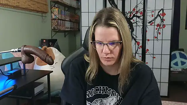 Snapshot of Sarahtineke chatting on 12/16/24, 07:00 Sarahtineke online show from 12/16/24, 07:00