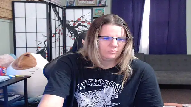 Snapshot of Sarahtineke chatting on 10/31/25, 04:30 Sarahtineke online show from 10/31/25, 04:30