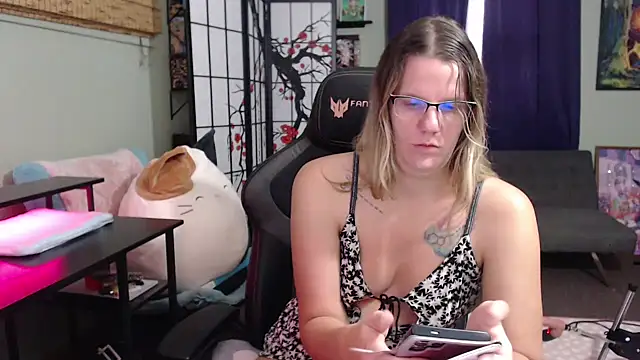 Snapshot of Sarahtineke chatting on 11/04/25, 04:50 Sarahtineke online show from 11/04/25, 04:50