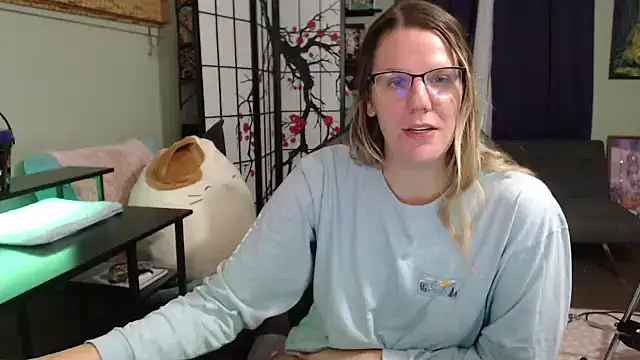 Snapshot of Sarahtineke chatting on 11/10/25, 01:15 Sarahtineke online show from 11/10/25, 01:15