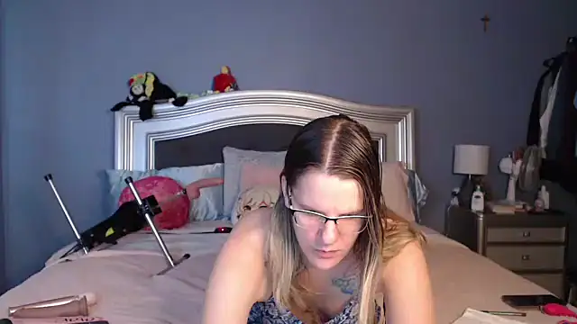 Snapshot of Sarahtineke chatting on 01/13/26, 08:14 Sarahtineke online show from 01/13/26, 08:14