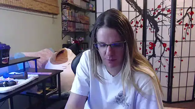 Snapshot of Sarahtineke chatting on 02/03/26, 04:32 Sarahtineke online show from 02/03/26, 04:32