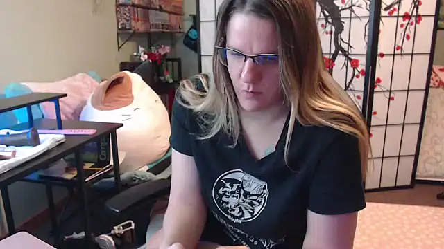 Snapshot of Sarahtineke chatting on 02/04/26, 06:58 Sarahtineke online show from 02/04/26, 06:58