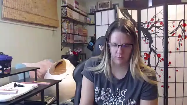 Snapshot of Sarahtineke chatting on 02/06/26, 06:11 Sarahtineke online show from 02/06/26, 06:11