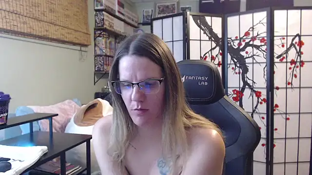 Snapshot of Sarahtineke chatting on 02/10/26, 05:33 Sarahtineke online show from 02/10/26, 05:33