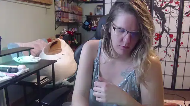 Snapshot of Sarahtineke chatting on 02/26/26, 01:21 Sarahtineke online show from 02/26/26, 01:21