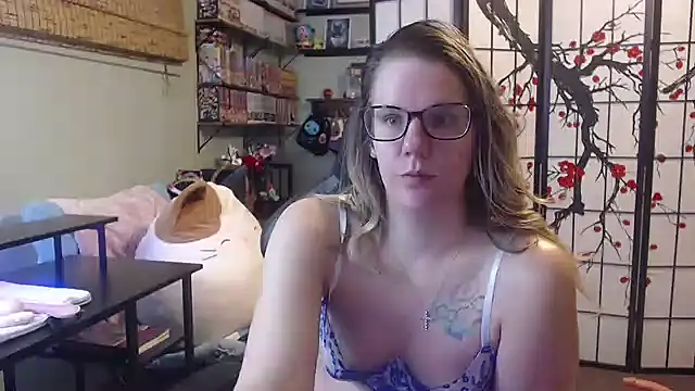 Snapshot of Sarahtineke chatting on 03/15/26, 03:07 Sarahtineke online show from 03/15/26, 03:07