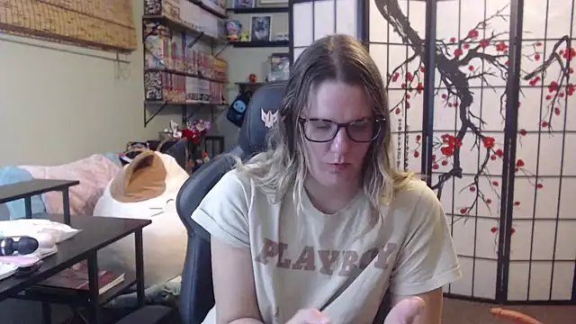 Snapshot of Sarahtineke chatting on 03/19/26, 03:27 Sarahtineke online show from 03/19/26, 03:27