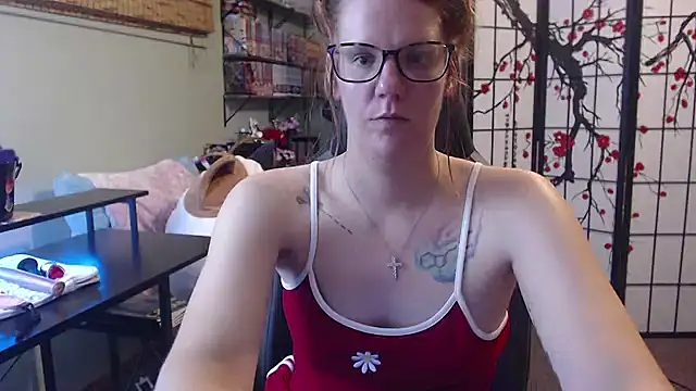 Snapshot of Sarahtineke chatting on 07/01/26, 08:08 Sarahtineke online show from 07/01/26, 08:08