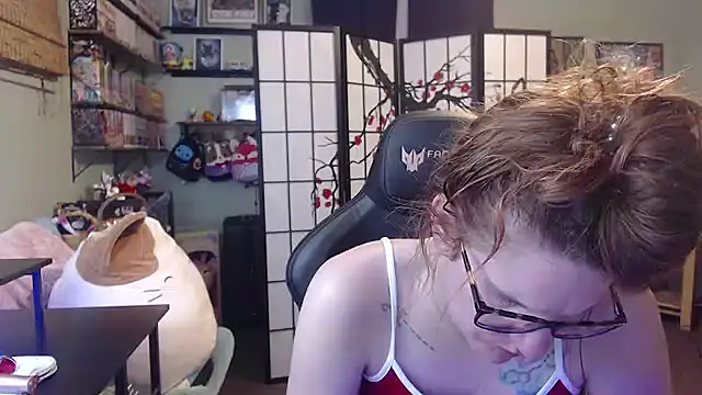 Snapshot of Sarahtineke chatting on 07/02/26, 03:23 Sarahtineke online show from 07/02/26, 03:23