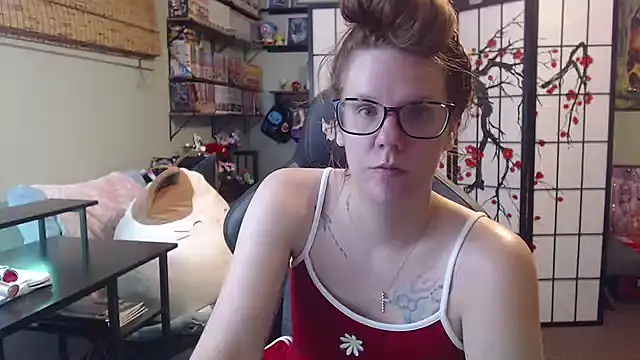 Snapshot of Sarahtineke chatting on 07/03/26, 02:07 Sarahtineke online show from 07/03/26, 02:07