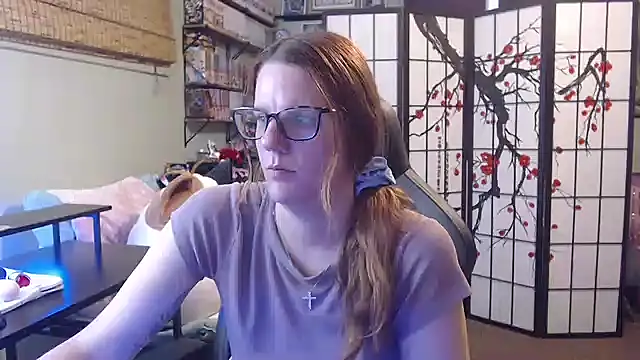 Snapshot of Sarahtineke chatting on 07/09/26, 04:22 Sarahtineke online show from 07/09/26, 04:22