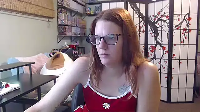 Snapshot of Sarahtineke chatting on 07/15/26, 05:29 Sarahtineke online show from 07/15/26, 05:29