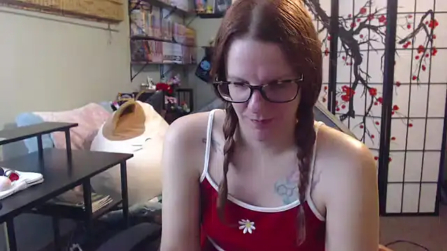 Snapshot of Sarahtineke chatting on 07/20/26, 03:03 Sarahtineke online show from 07/20/26, 03:03