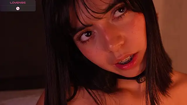 Snapshot of NicolRoss_ chatting on 11/21/25, 08:13 NicolRoss online show from 11/21/25, 08:13