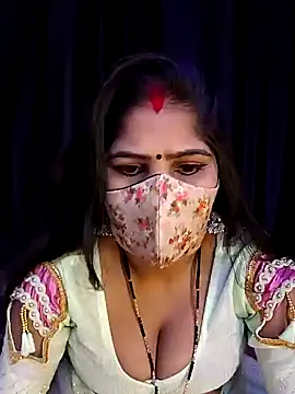 Snapshot of MUMTAJ_1 chatting on 12/19/24, 04:13 MUMTAJ 1 online show from 12/19/24, 04:13