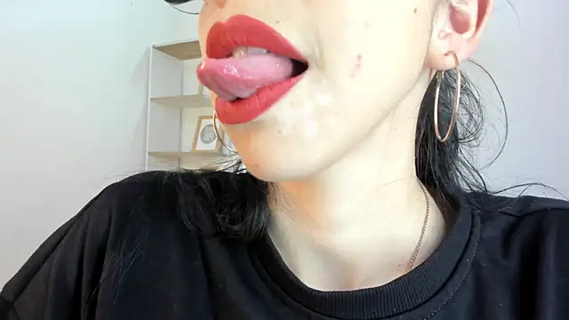 Snapshot of Katty_mouth chatting on 10/08/25, 08:39 Katty mouth online show from 10/08/25, 08:39