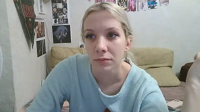 Snapshot of -GoldenGirl- chatting on 01/25/25, 02:03 -GoldenGirl- online show from 01/25/25, 02:03
