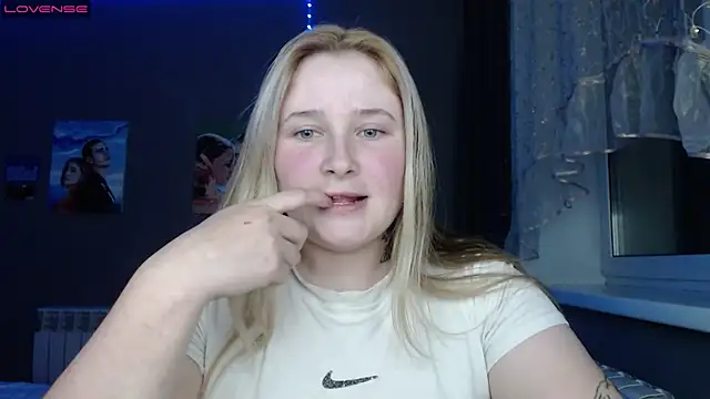 Light Luna online show from 10/24/25, 03:52