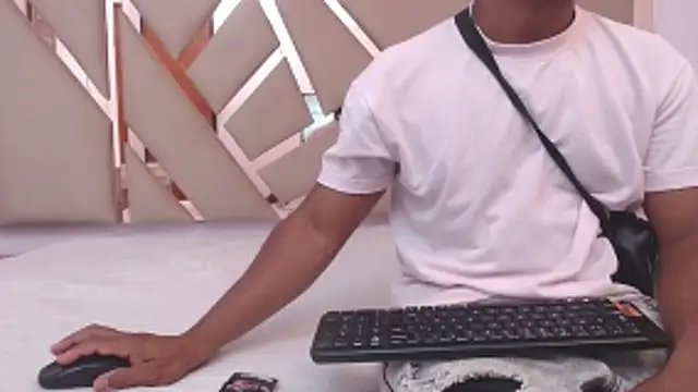 Snapshot of you_and_i9 chatting on 11/05/25, 07:25 you and i9 online show from 11/05/25, 07:25