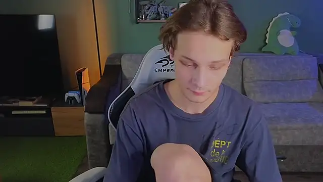 Snapshot of TeddyLiLboy chatting on 10/19/25, 02:40 TeddyLiLboy online show from 10/19/25, 02:40