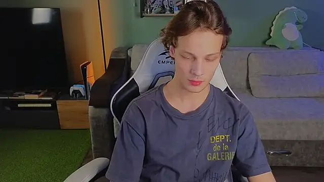 Snapshot of TeddyLiLboy chatting on 10/20/25, 05:57 TeddyLiLboy online show from 10/20/25, 05:57