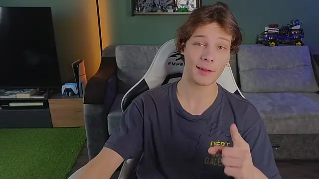 Snapshot of TeddyLiLboy chatting on 10/25/25, 11:29 TeddyLiLboy online show from 10/25/25, 11:29