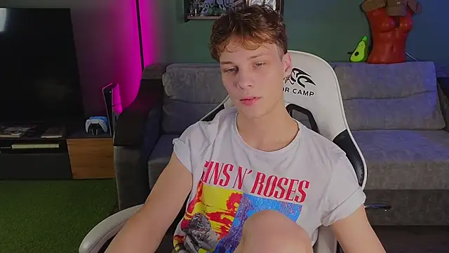 Snapshot of TeddyLiLboy chatting on 11/05/25, 04:29 TeddyLiLboy online show from 11/05/25, 04:29