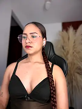 Snapshot of gretta_kler1 chatting on 11/10/25, 10:09 gretta kler1 online show from 11/10/25, 10:09