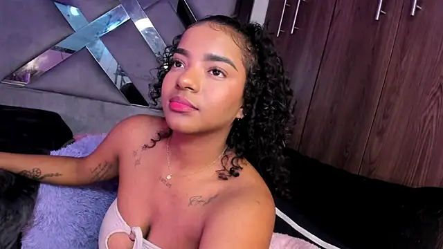 Iris hott1 online show from 01/28/25, 06:38