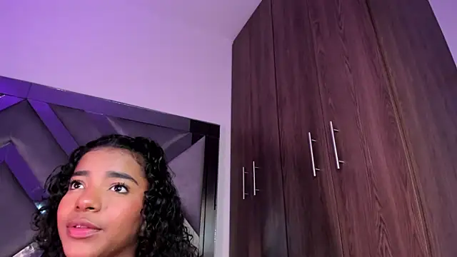Iris hott1 online show from 02/08/25, 12:06
